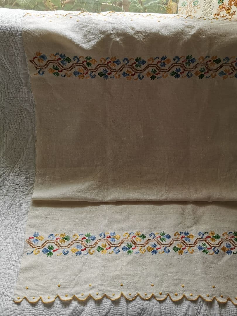 アンティーク イタリア ホームスパンリネン クロスステッチ刺繍 スカラップクロス