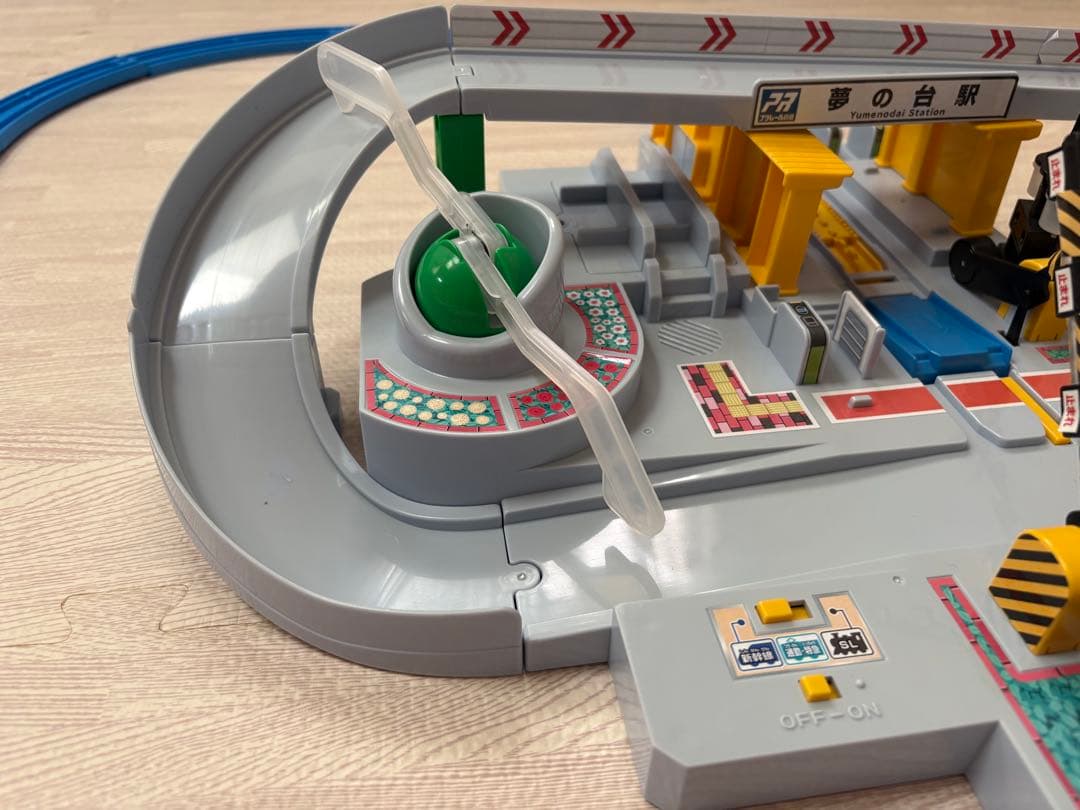 【お値打ち】トミカ ぐるぐるシュート!! DXトミカパーキング他　4点セット販売