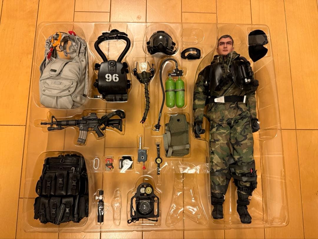 ホットトイズ　ミリタリーフィギュア　HALO UDT JUMPER 1/6