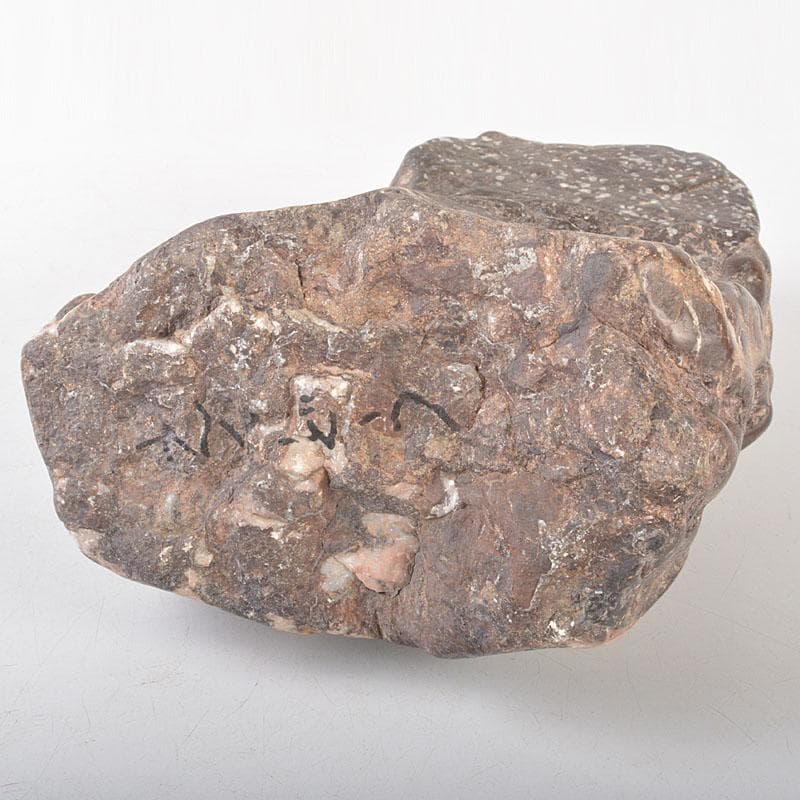 天然石　鑑賞石　置物　重さ約5kg　唐木台付　V　R6544