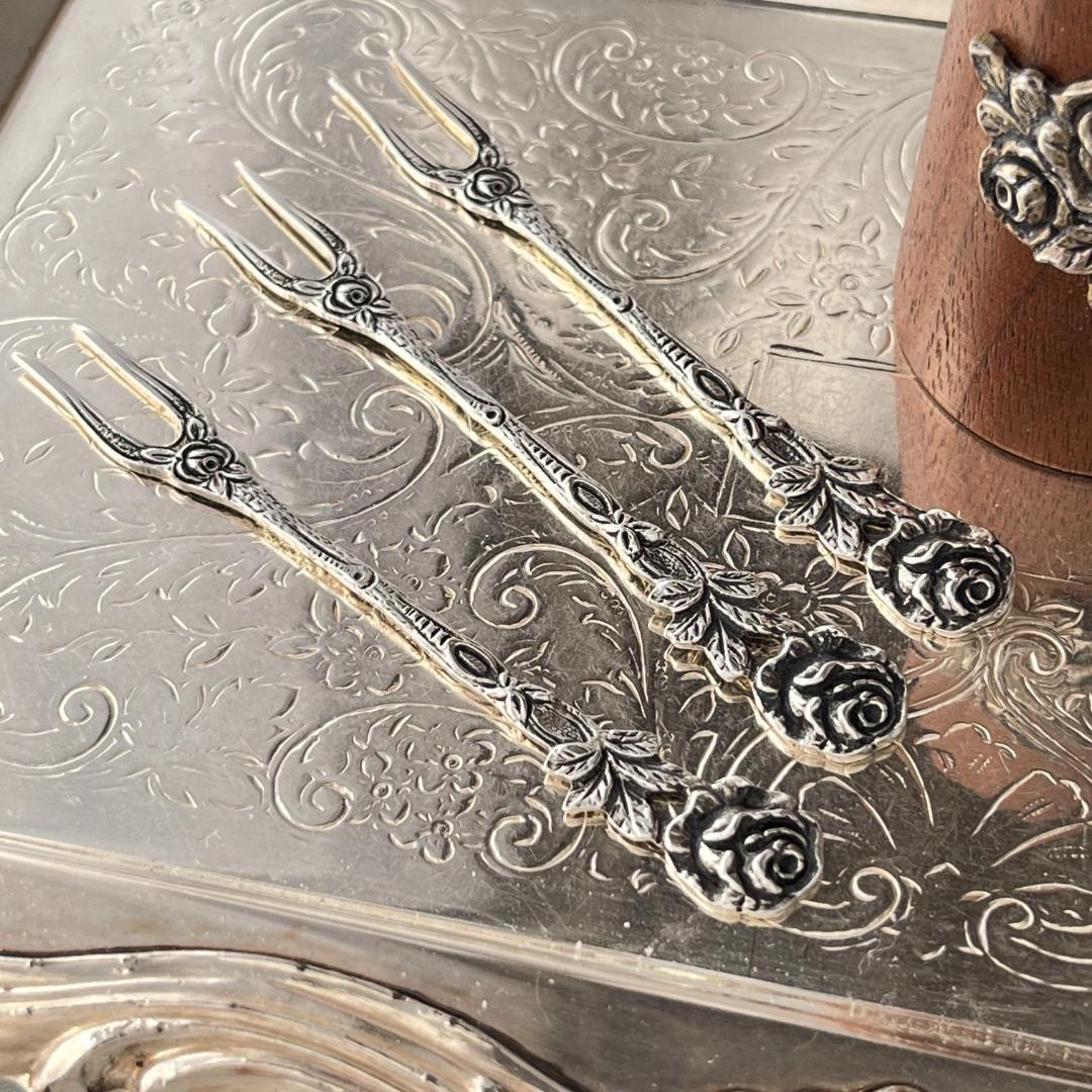 【ドイツ】 薔薇のピックフォーク 6本 / レリーフのホルダー【純銀】