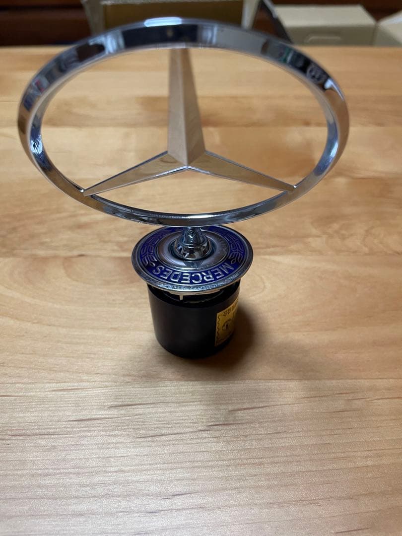 メルセデスベンツエンブレム　ガスライター用ボンベ？