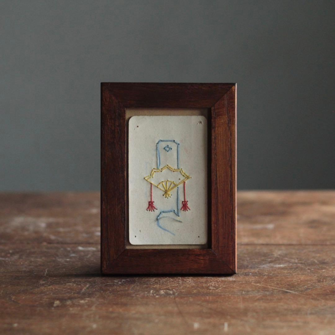 古い 背守り 見本 アマビエ 額装 古道具 アンティーク 厚紙に刺繍