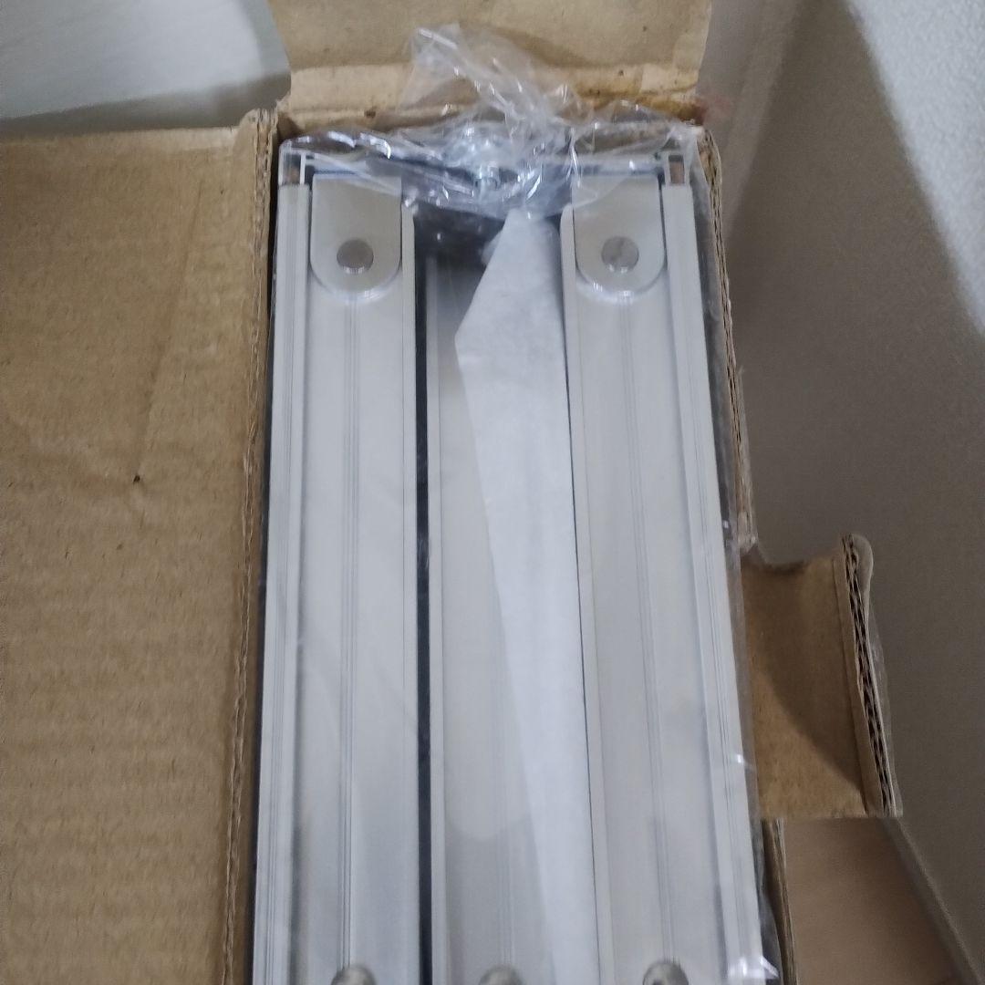 【新品未使用　Coleman】三折テーブル Tri-Folding Table