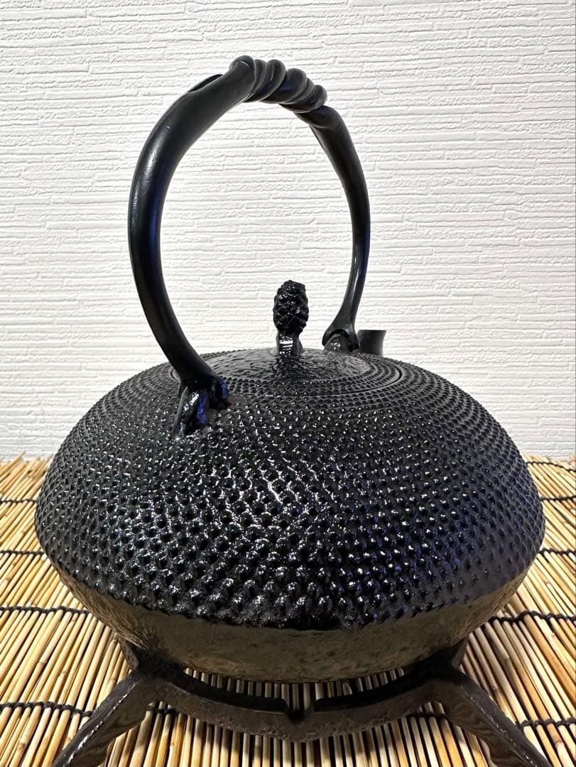 未使用品　南部及春鋳造　名工金秀造　捻鉉算盤形アラレ南部鉄瓶　南部鉄器　鉄瓶