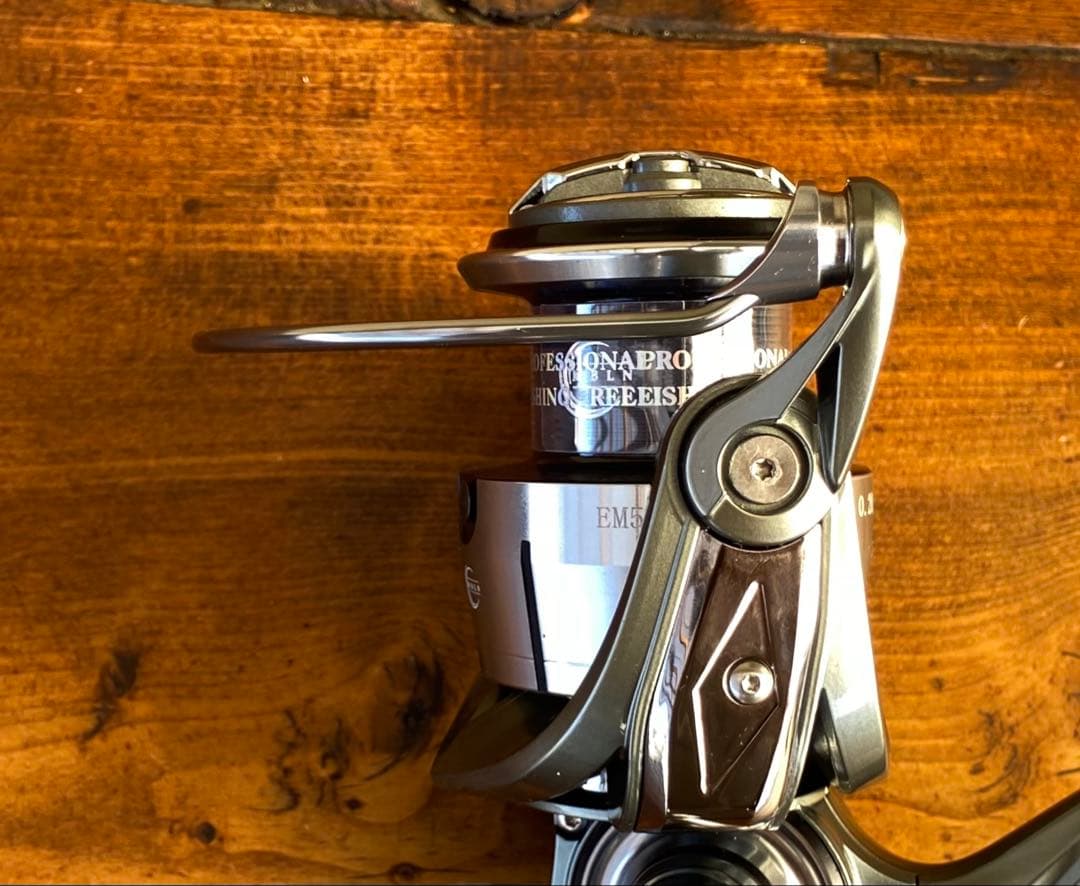 新品未使用　スピニングリール　5000番　ショアジギング　ねじ込み式ハンドル