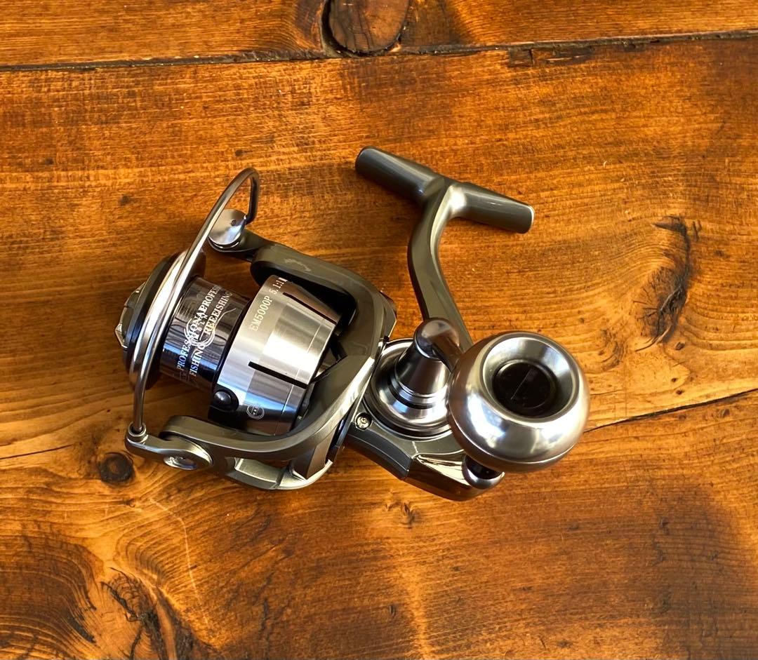 新品未使用　スピニングリール　5000番　ショアジギング　ねじ込み式ハンドル