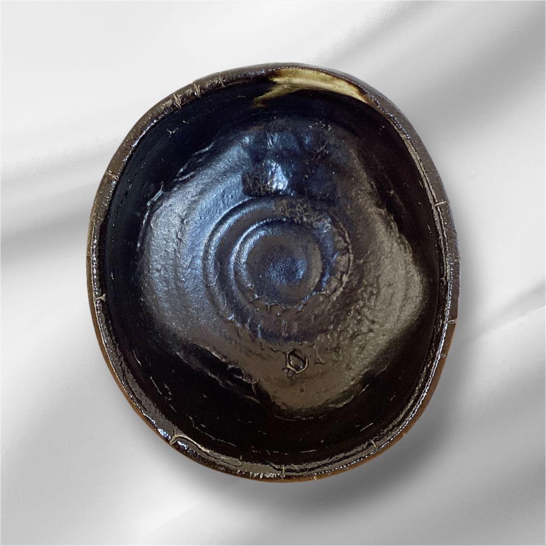 【山田和　美品　上位作】　黒織部　茶碗　共箱　共布　陶暦　造形美を堪能できる一品