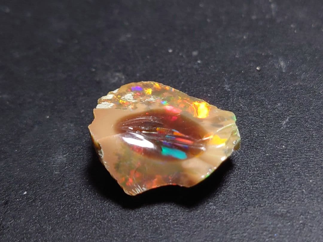 希少　エッグ　エチオピアウェロ産　オパール　原石　鉱物標本　ジュエリーグレード