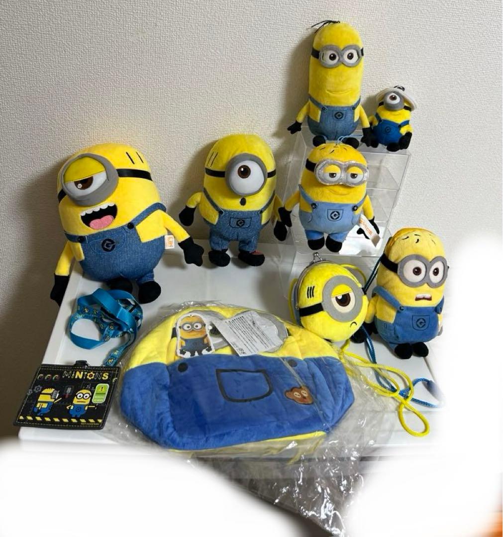 ミニオンズのぬいぐるみとポシェット、パスケース