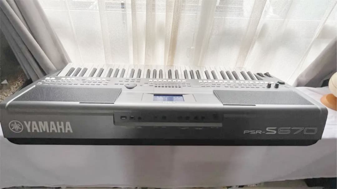 【未使用】YAMAHAポータブルキーボード PSR-S670（ケース付き）