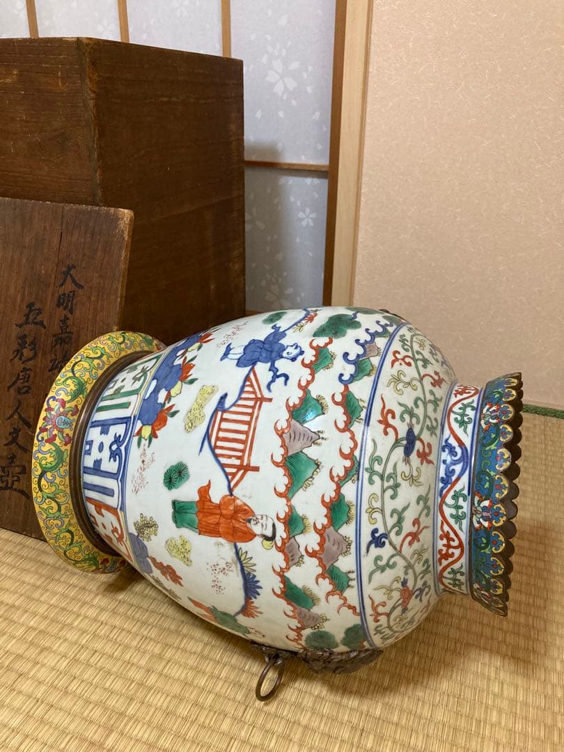 伝世品　中国明時代五彩人文壺　高さ37.8cm
