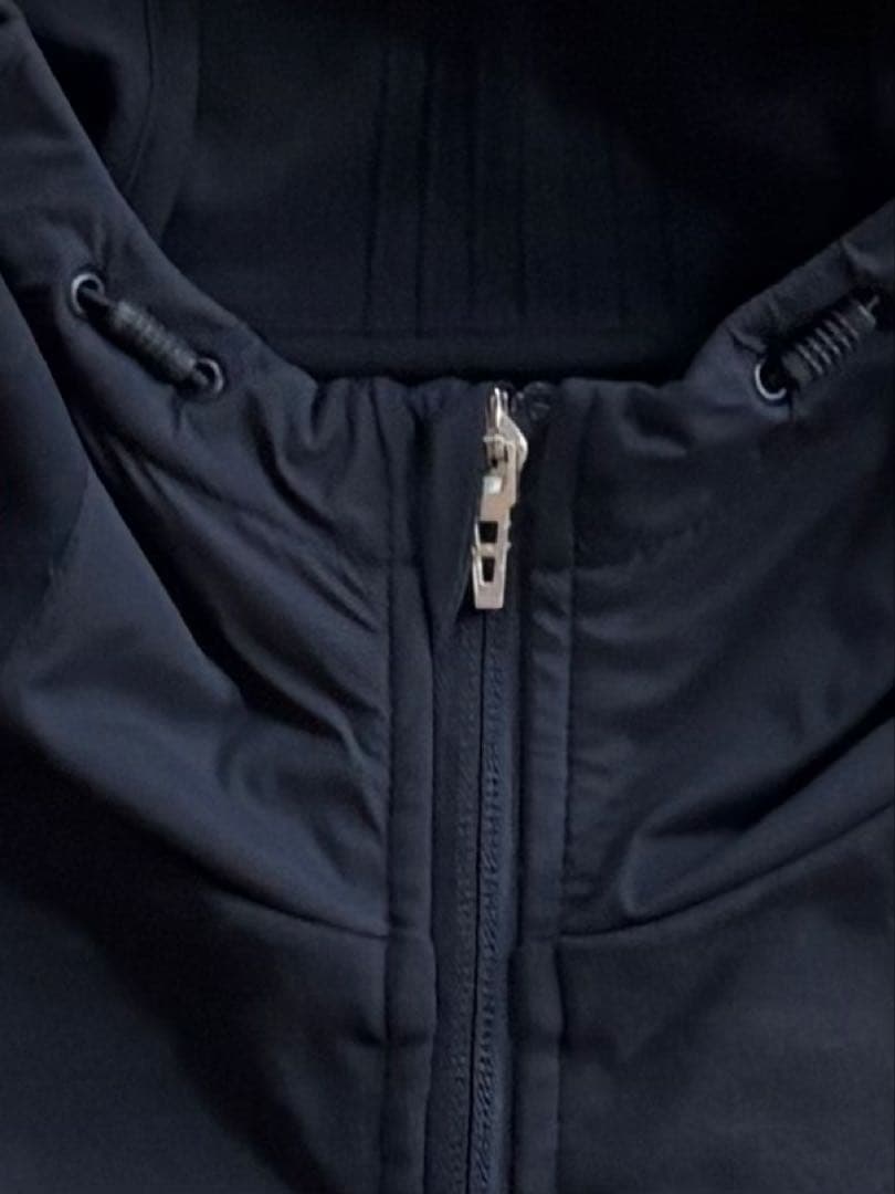 パーリーゲイツ　ジップアップアウター　フード付き