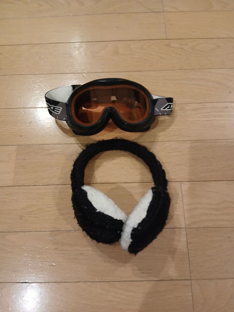 スキーウェア2着160cm 、ゴーグル&耳あて付き