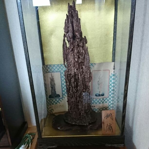 洞窟と  観音様？