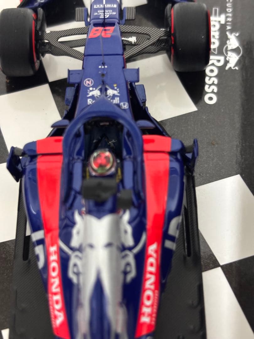 MINICHAMPS レッドブル・トロロッソ・ホンダ STR13 2018