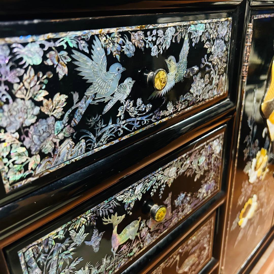 螺鈿細工キャビネット　箪笥　高級家具　孔雀　鶴　月　動物柄　韓国　中国　民芸家具