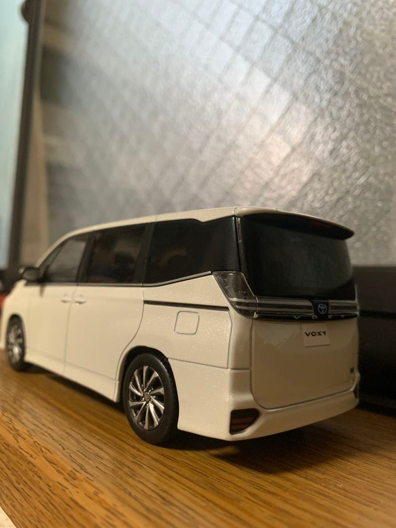 トヨタ 90ヴォクシー 30分の1ミニカー ホワイトパールクリスタルシャイン