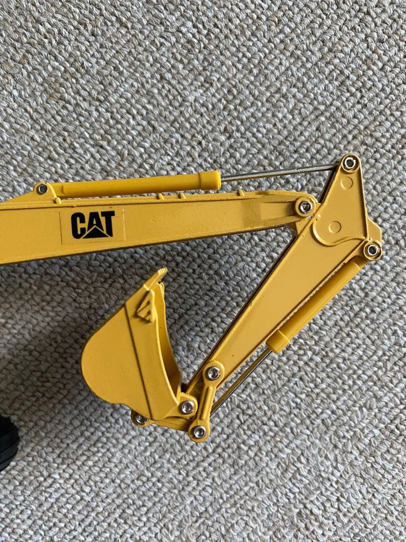 CATキャタピラー社　325 REGA 油圧ショベル 1/50 箱付　美品　新品