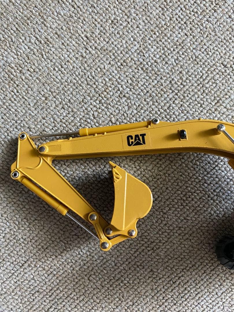 CATキャタピラー社　325 REGA 油圧ショベル 1/50 箱付　美品　新品