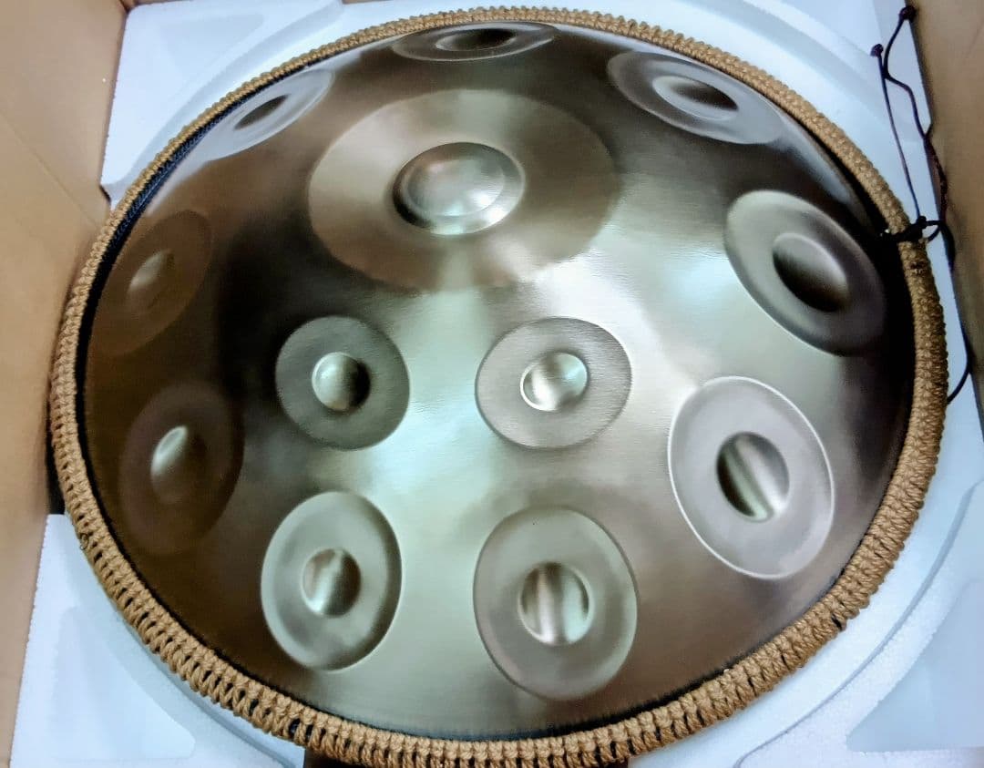 ハンドパン　56センチ 12音　A＝432Hz　Dマイナー 　品の良いゴールド