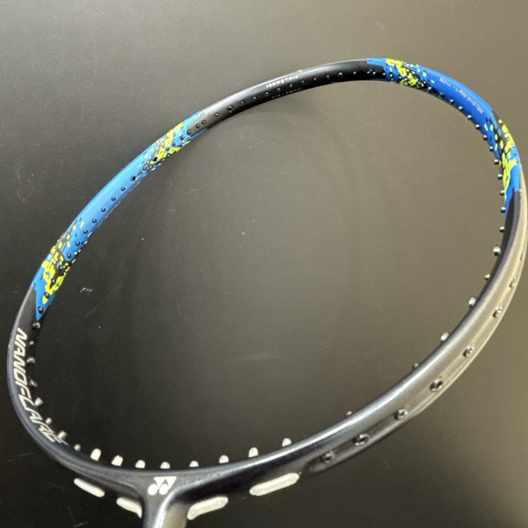 YONEX　NANOFLARE　700　バトミントンラケット　ガット無し