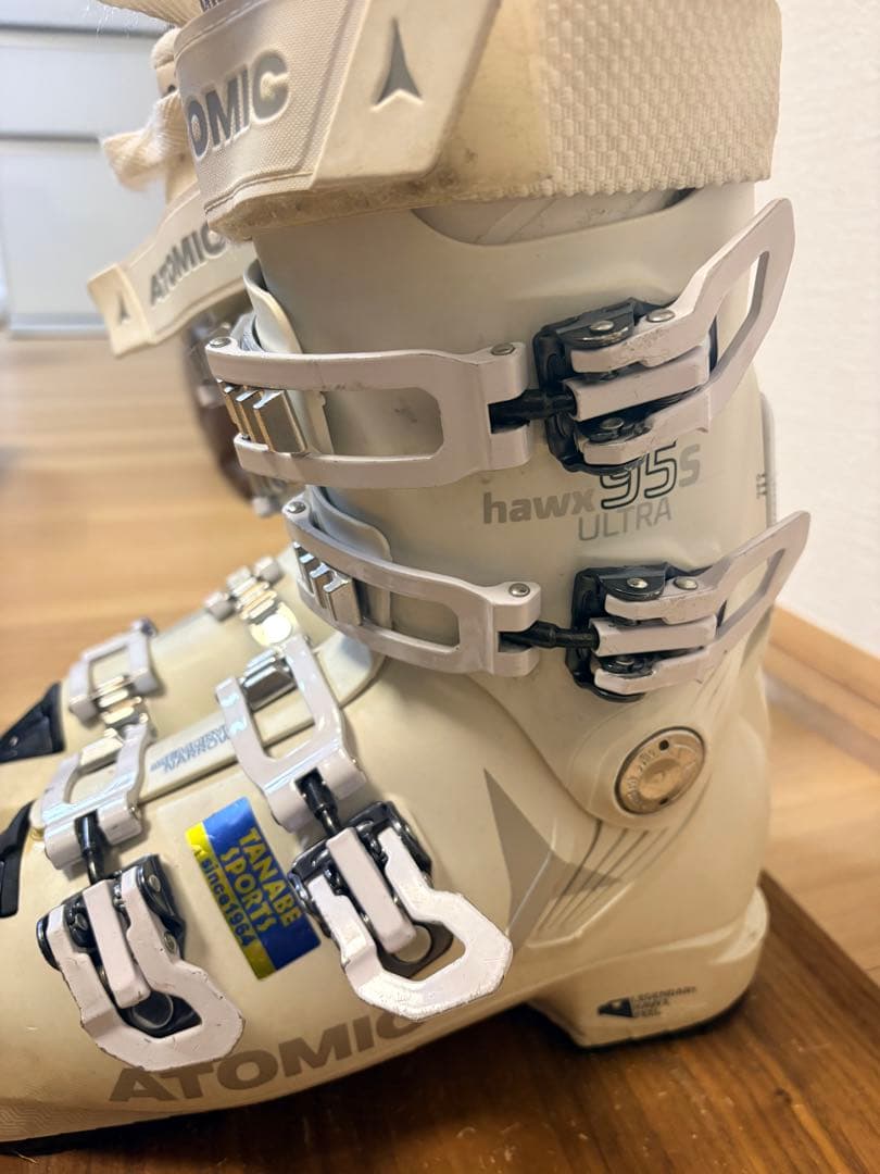 中級上級モデル　ATOMIC Hawx 95 Ultra 女性用スキーブーツ