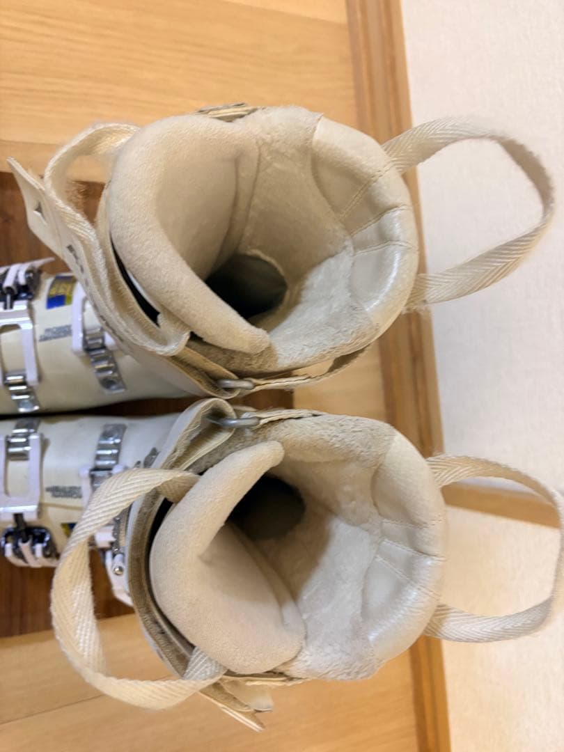 中級上級モデル　ATOMIC Hawx 95 Ultra 女性用スキーブーツ