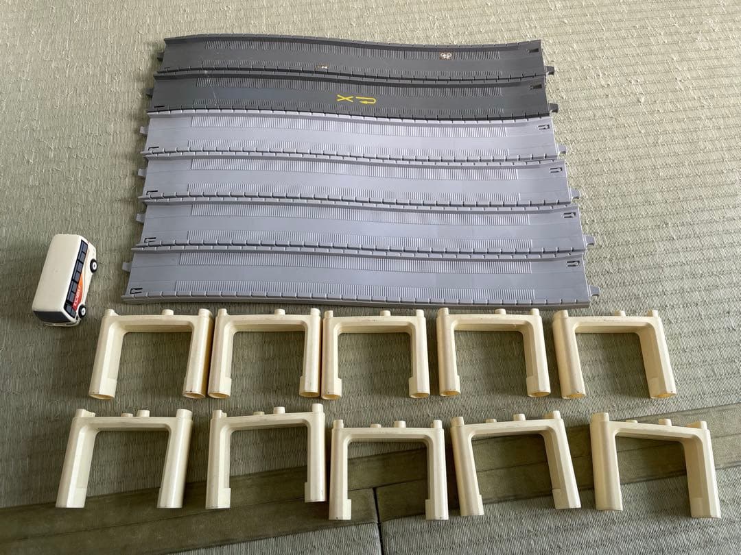 トミカ プラロード道路セット　モータートミカのバス付