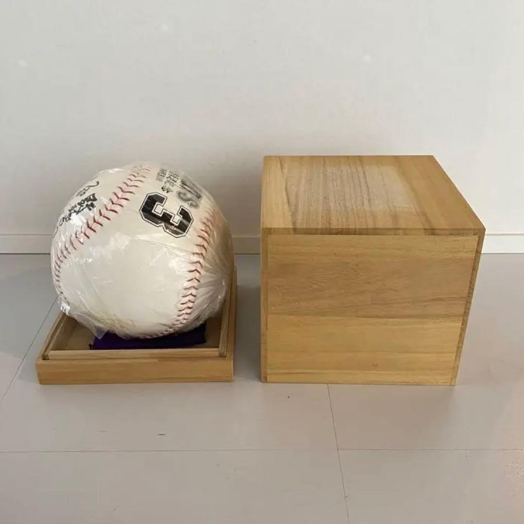 GIANTS 長嶋茂雄勇退記念刺繍ボール 木箱入り 野球