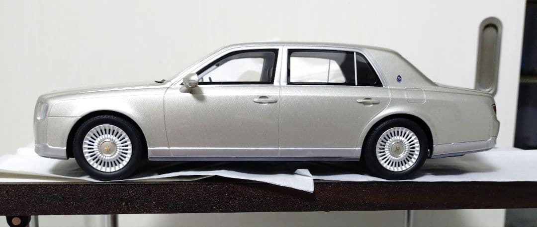 1/18 トヨタ センチュリー シルバー