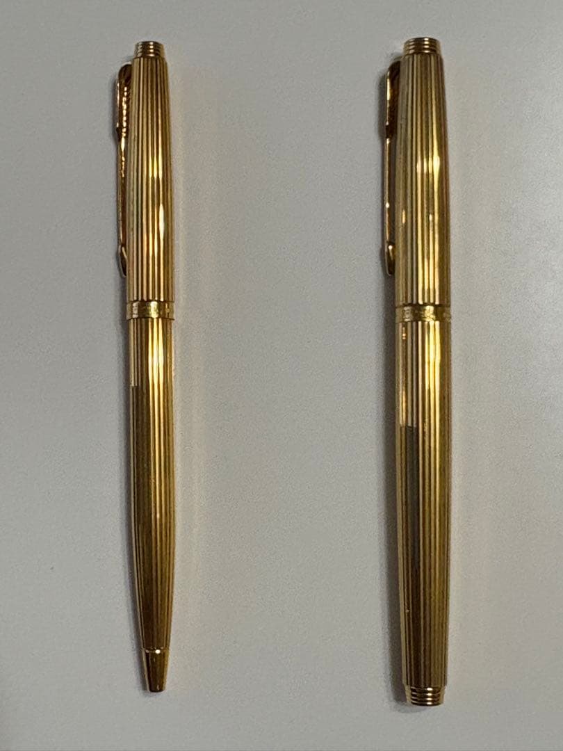 Parkerのゴールドの万年筆とボールペン