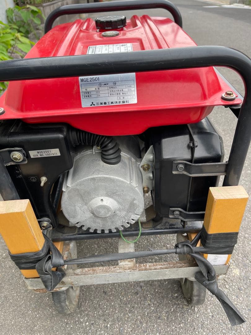 ポータブル発電機 赤 ガソリン