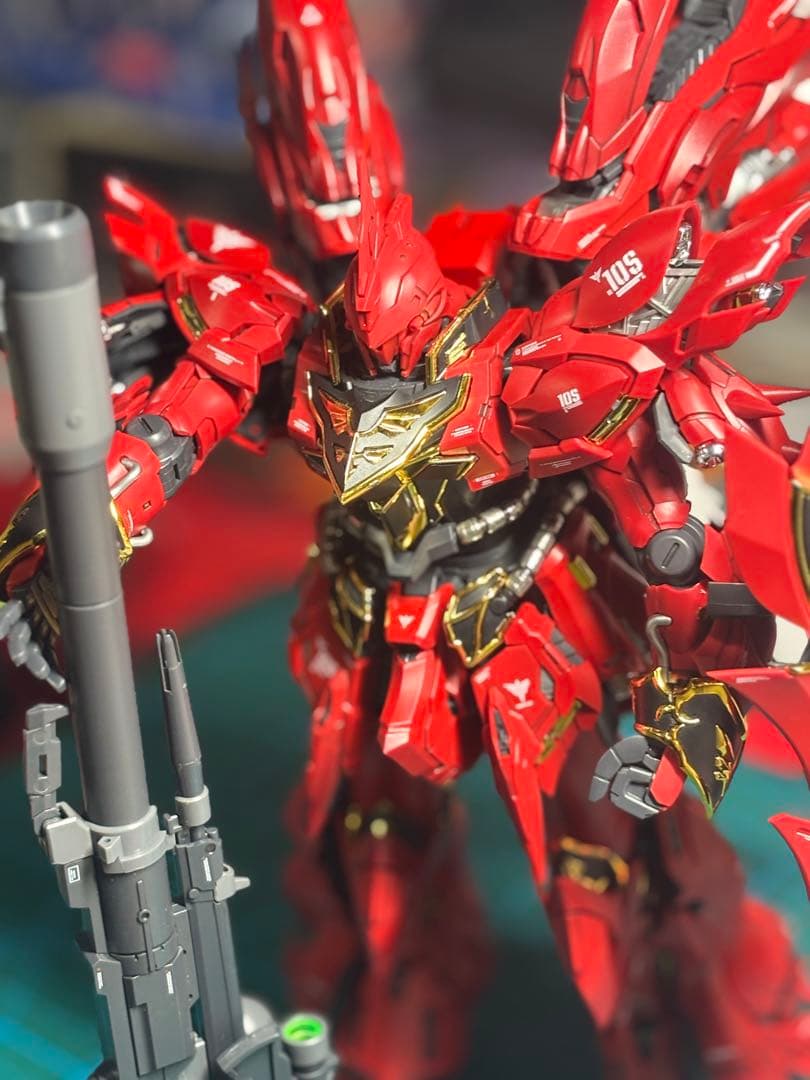 S*i様 海外製プラモデル　真紅の三倍速 MGシナンジュ似