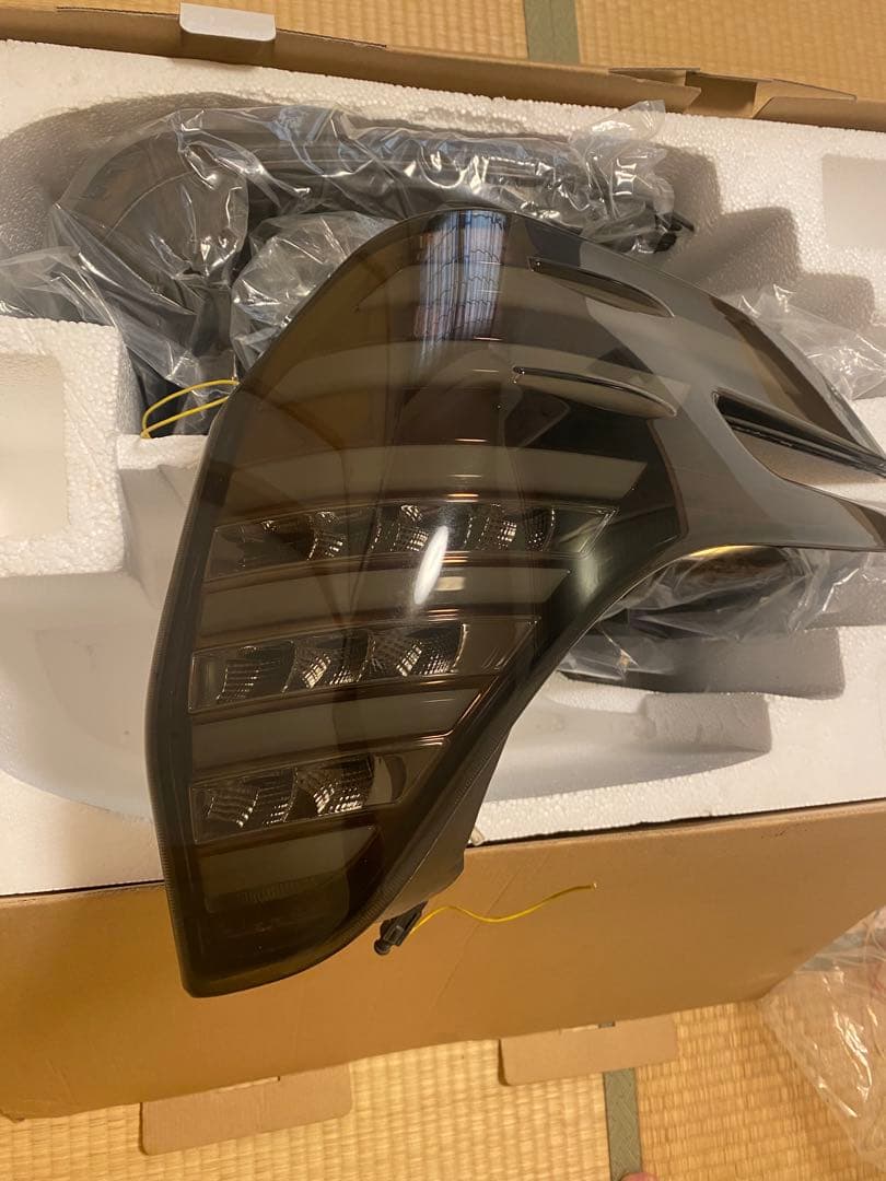 ヴァレンティ　30ヴェルファイア前期　テールランプ