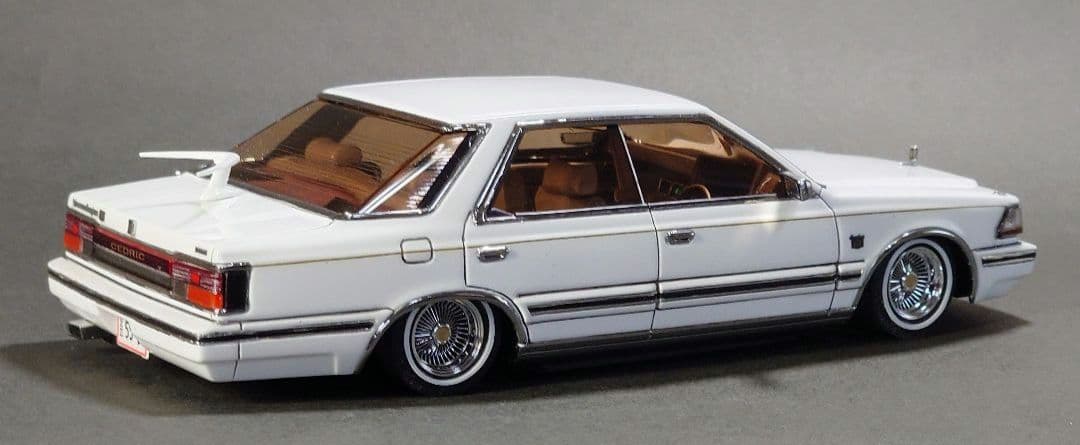 1/24 プラモデル　完成品　フジミ　日産　Y30 セドリック CEDRIC