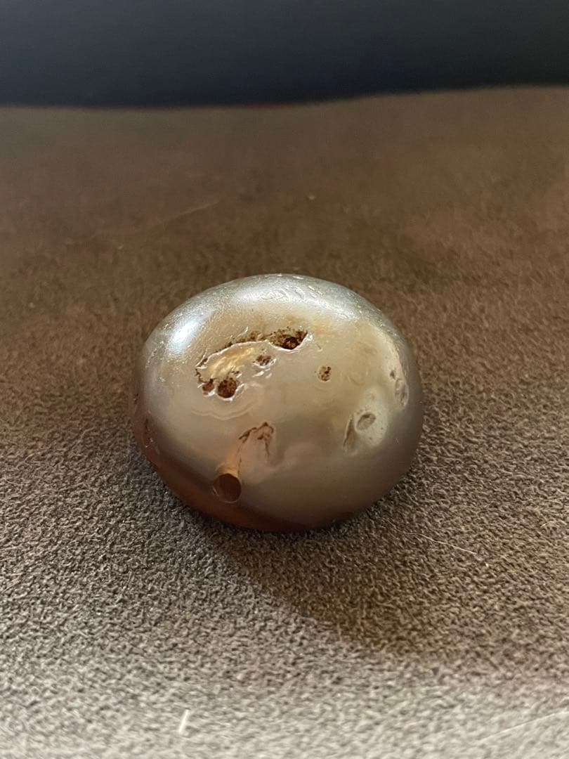 縄文期 津軽錦瑪瑙線刻垂飾珠　線刻 石肌に遺朱　出土品