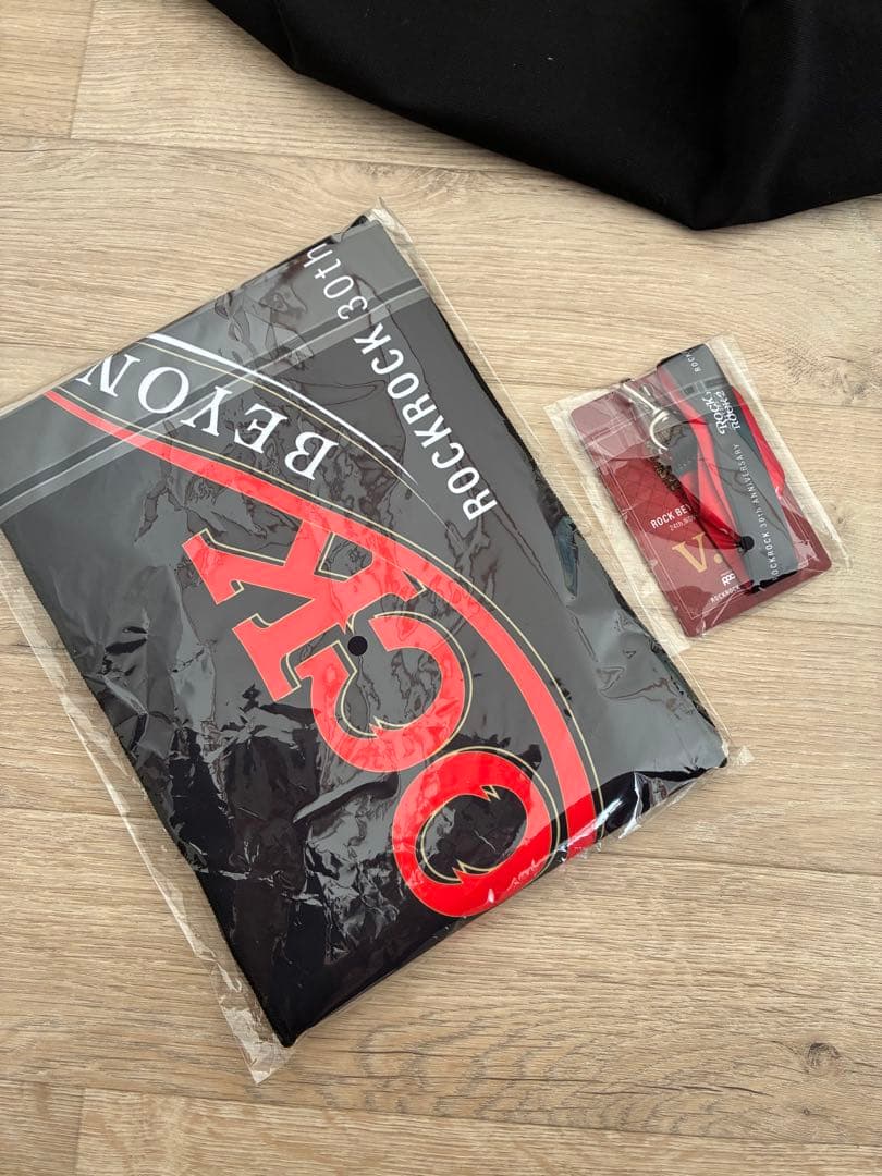 ROCK BEYOND ROCK 30周年記念 Tシャツとトートバッグ