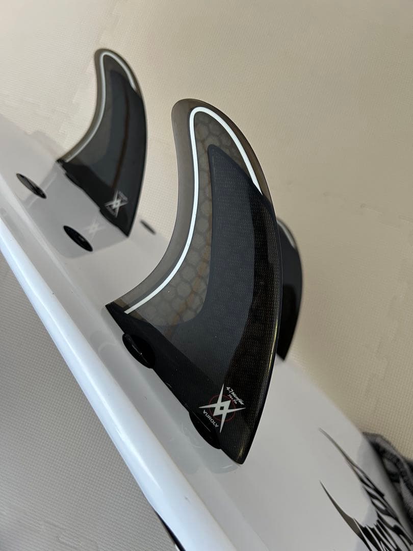 【湘南周辺にて手渡し限定】PLACEBO RipQuest 5‘11／3フィン