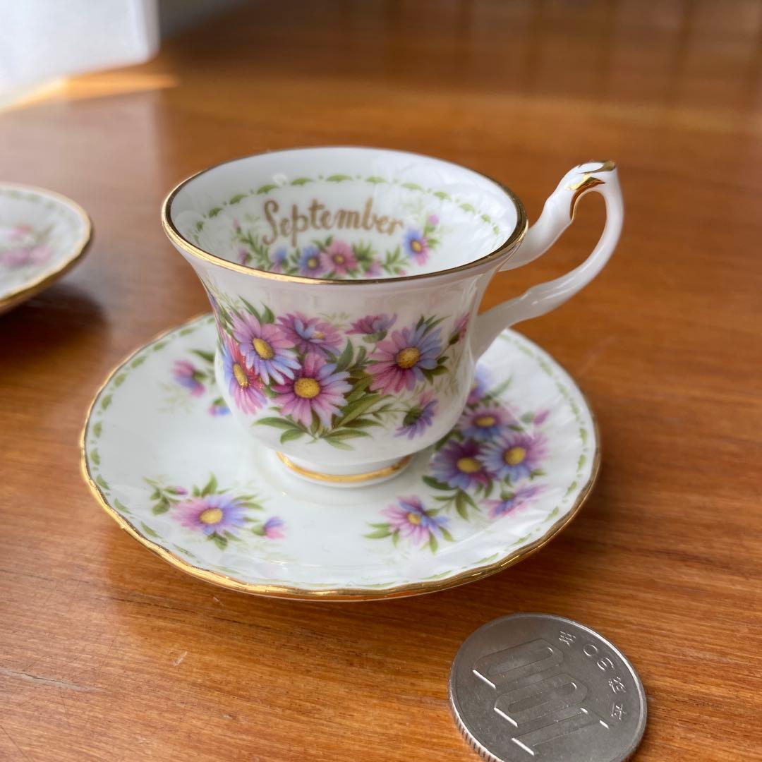 ロイヤルアルバート　フラワーオブザマンス　ミニチュア　カップ＆ソーサー