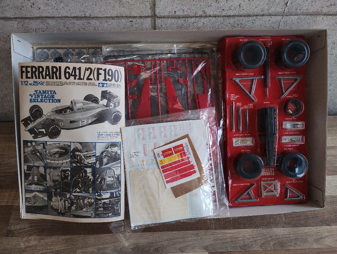 フェラーリFerrari 641/2 (F190) 1/12スケール プラモデル