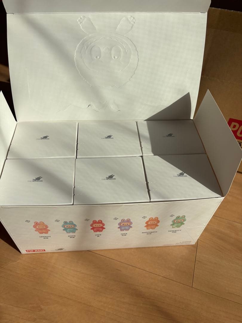 THE MONSTERS Big into Energy ラブブ