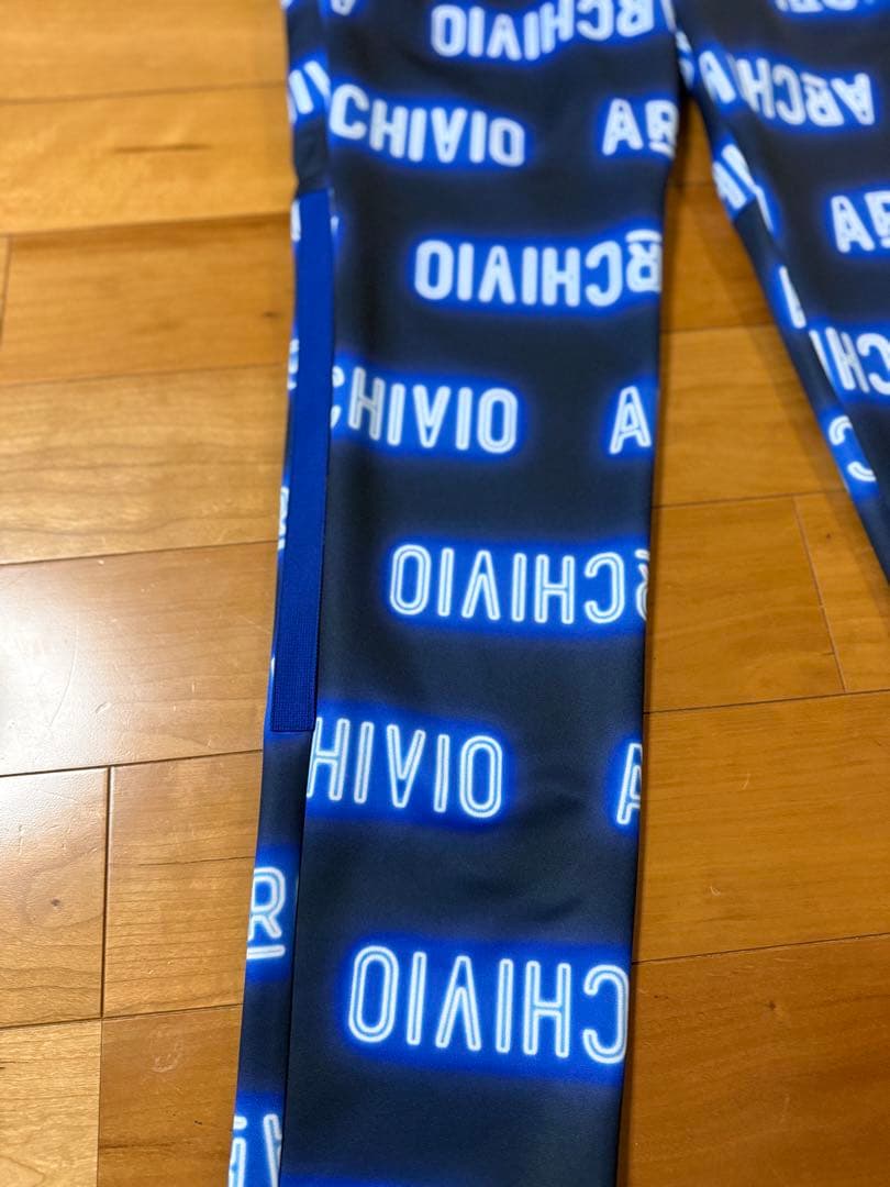 未使用品タグ付きアルチビオネオンロゴ総柄パンツサイズ４６定価３３０００円