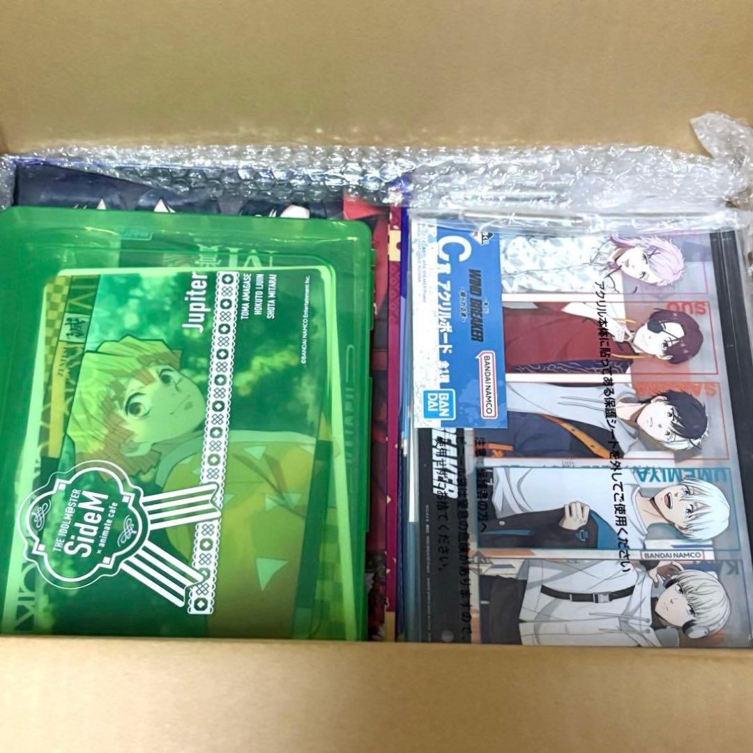 アニメグッズ　ノンジャンル　まとめ売り　大量　缶バッジ　キーホルダー