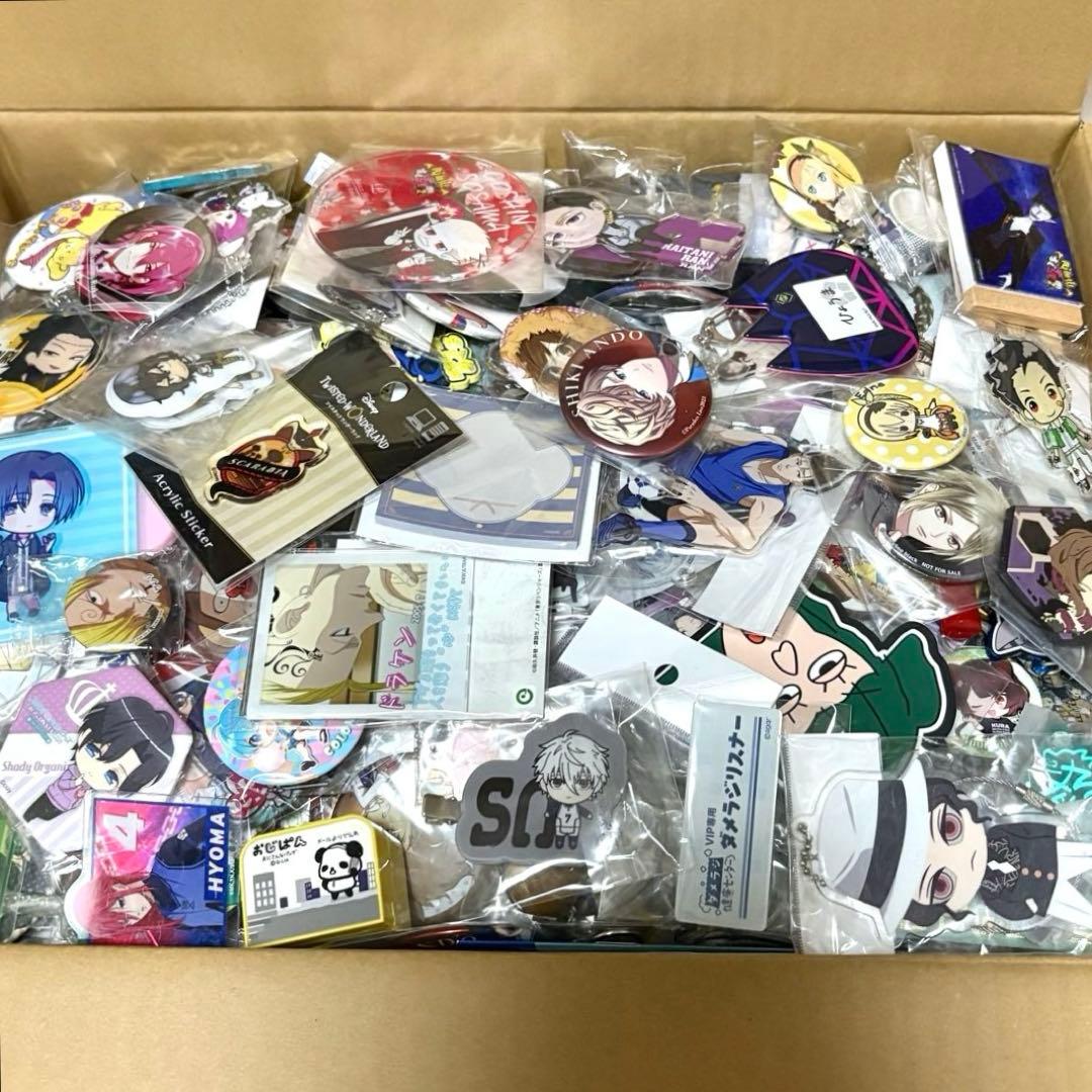 アニメグッズ　ノンジャンル　まとめ売り　大量　缶バッジ　キーホルダー