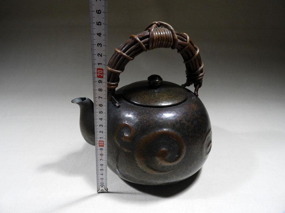 ●玉川堂 旧作 珍品逸品 渦模様 大湯沸 あけび弦手 銅器 薬缶 鎚起銅器 共箱