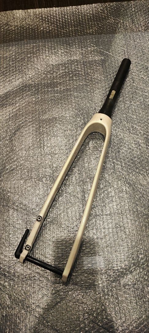 ロードバイク用カーボンフォーク フラットマウントディスクブレーキ