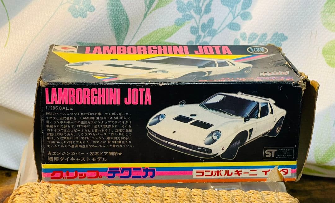 ランボルギーニ イオタ Lamborghini Jota 1/28 永大グリップ