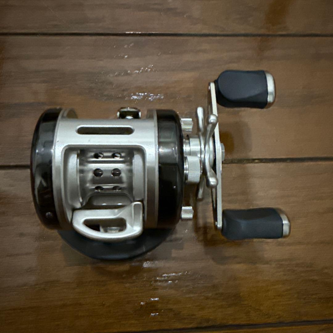 RYOBI VARIUS F300 ベイトリール