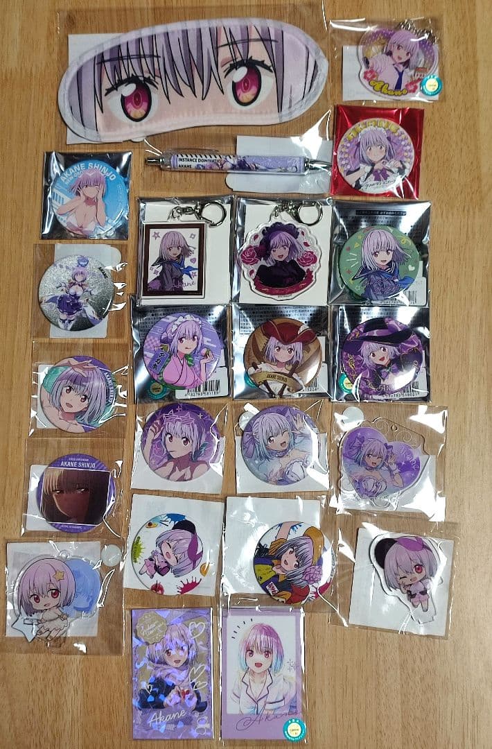 グリッドマン　アカネ　缶バッジ　キーホルダー　くじ　グリユニ